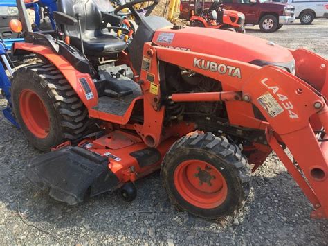 Kubota B2601 loader, 60” mower - Pre-Owned Kubota