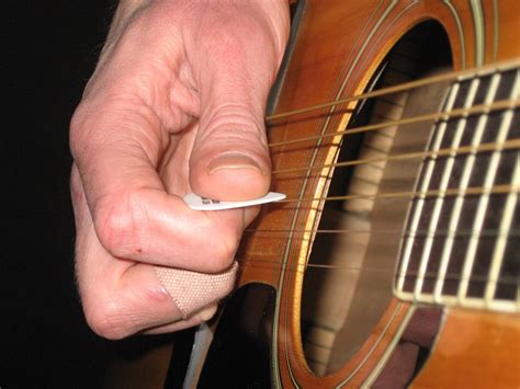 Guitar Strumming Lessons - How To Improve Your Guitar Strum Techniques By Using The Right Pick Angle