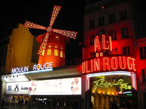 FotoFriday: Moulin Rouge in Paris - Adventurous Pursuits