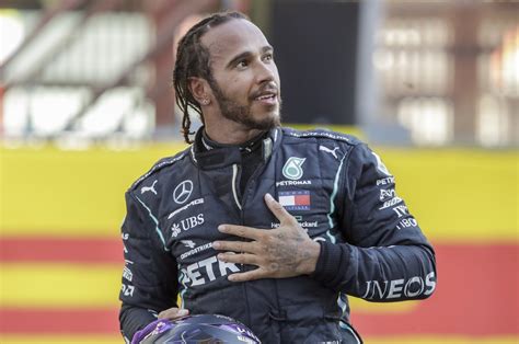 Lewis Hamilton receives knighthood in British year-end royal honors | Daily Sabah