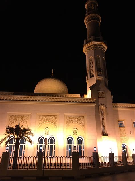 Masjid Musabah Bin Rashid Al Fattan Mosque in Dubai at night • HOUSE OF WEND