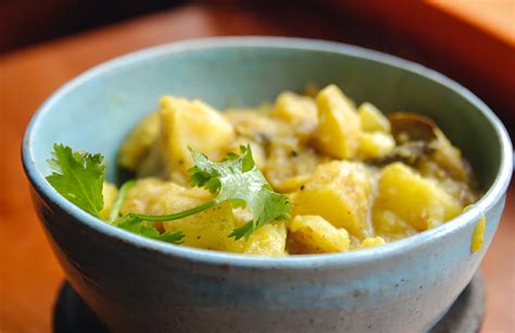 ''Trini'' Curry Potatoes - Recipe | Spice Trekkers