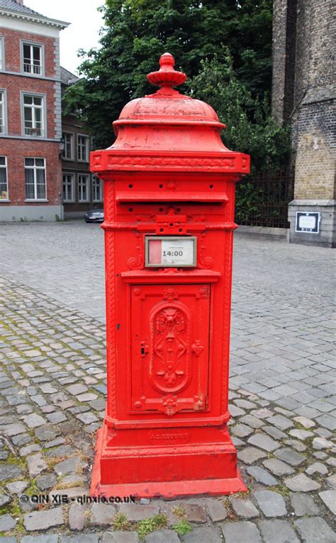 Post box, Bruges, Belgium | Culture Explorer