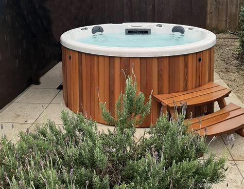 Outdoor Hot Tub | ON SALE | Sapphire Spas