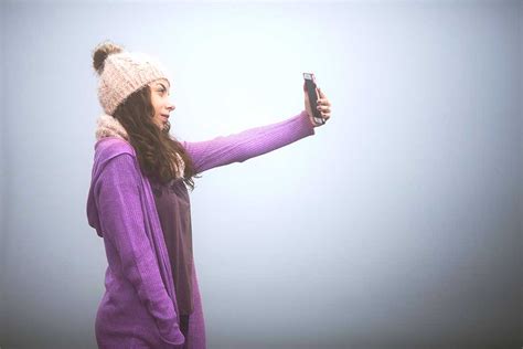 How To Take A Beautiful Selfie. Posing Ideas And Tips For Composition.