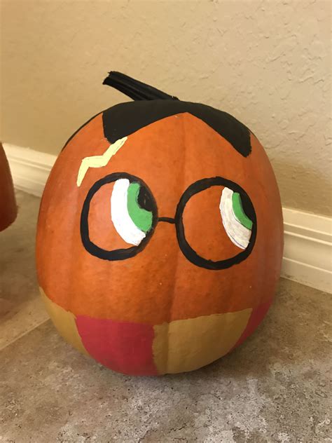 Harry Potter pumpkin painting 🎃 | Halloween pumpkins carvings, Pumpkin carving, Painted pumpkins