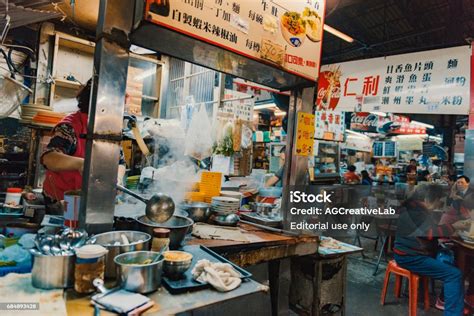 Hong Kong March 16 2016 People Tasting Food At A Outdoor Chinese ...