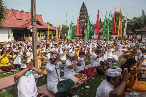 Perayaan Hari Raya Kuningan di Palangka Raya - ANTARA News