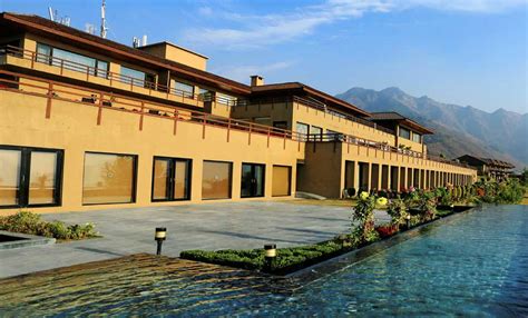 Hotels in Srinagar Kashmir | MakeMyTrip Blog