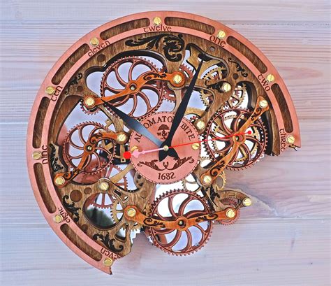 Automaton Bite 1682 steampunk wall clock moving gears