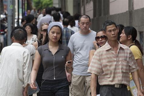 Macau survey show 64 pct of the population 'happy' with post-handover decade | Macao News