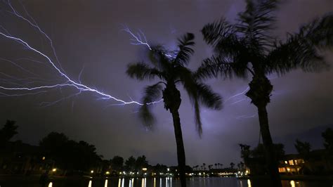 Phoenix-area weather: Thunderstorm brings rain, winds, power outages