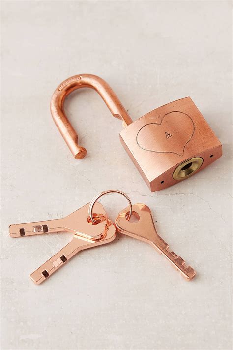 Slide View: 3: Lover's Lock and Keys Rose Gold Rooms, Rose Gold Decor ...