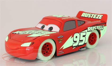 1/24 Jada Lightning McQueen Glow Racers #95 Disney Movie Cars (Glow in the Dark) - LIVECARMODEL.com