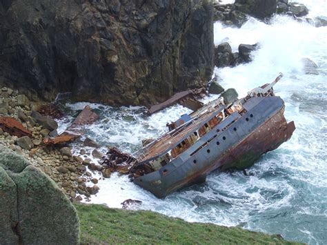 30 Beautifully Decaying Shipwrecks Reclaimed By The Seas - Gallery | eBaum's World