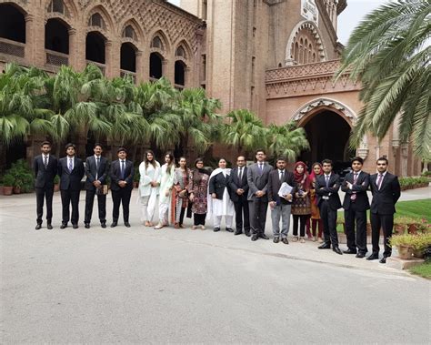 SLP's students visit Lahore High Court - School of Law and Policy