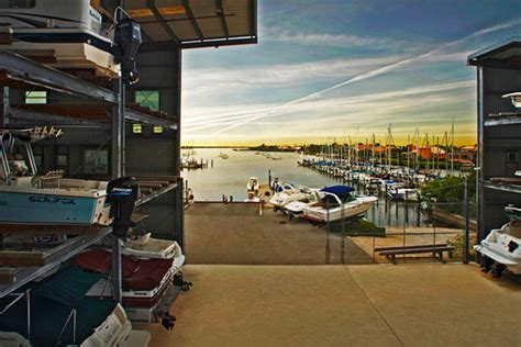 Circles Waterfront Restaurant & Bar in Apollo Beach, FL