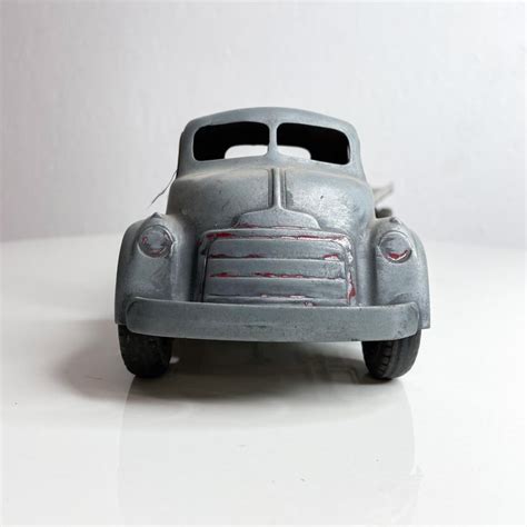 1950s Metal Toy Truck 14 Wheeler Stake Cargo Loading Open Flat Bed in Gray Matte For Sale at ...