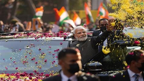 Massive rally of BJP workers greets PM Modi at grand roadshow in Delhi ahead of party meet