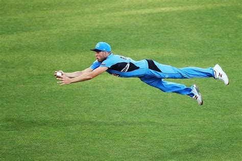 BBL 2021: Ben Laughlin takes an unbelievable diving catch to dismiss ...