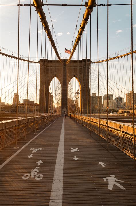 SUNRISE ON THE BROOKLYN BRIDGE - One Million Stops