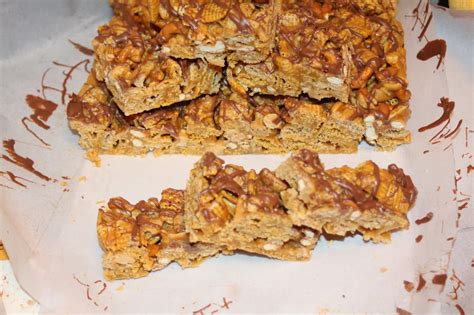 Julie Bakes: Cereal bars with peanuts and pretzels