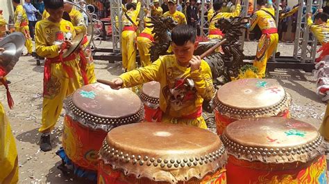 Lion Dance Drumming Performance by Vietnamese Kid 10 years old - YouTube