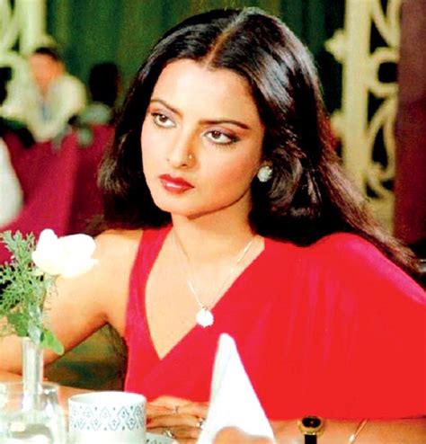 Portraits: Rekha in Silsila - Bollywood's sartorial peak