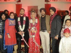 Singer Yo Yo Honey Singh Family Background, Father, Mother, Wife Photos