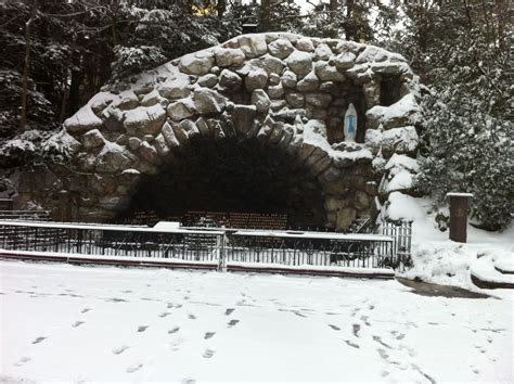 Winter on Notre Dame campus - The Grotto Notre Dame Campus, Grotto ...