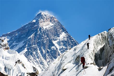 Kenali Gunung Everest, Sang Dewi Langit - Where Your Journey Begins