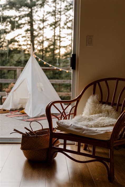 Interior of room with wicker furniture and wigwam on terrace · Free Stock Photo