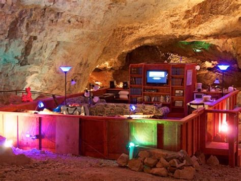 Discover The Grand Canyon Caverns Underground Hotel Suite in Arizona ...