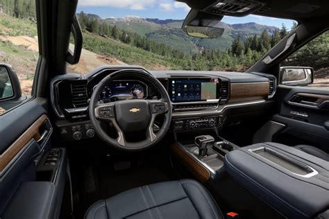 2022 Silverado Refresh: Column Shift Can Still Be Ordered