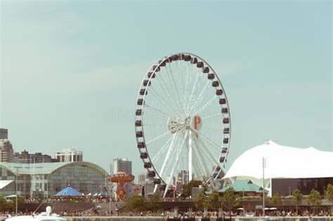 Big Ferris Wheel in Chicago Downtown Editorial Stock Image - Image of fair, curve: 97665244