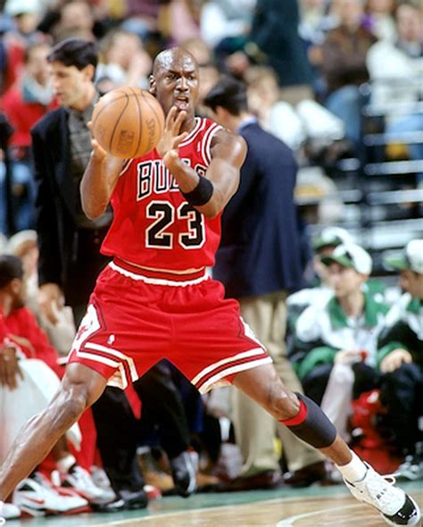 Michael Jordan Pictures: MJ playing for the Bulls in the 1996 NBA season. Picture 18