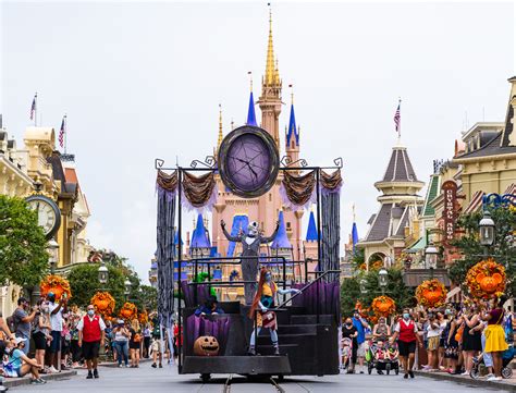 Halloween at Magic Kingdom Review: Trick or Treat? - Disney Tourist Blog