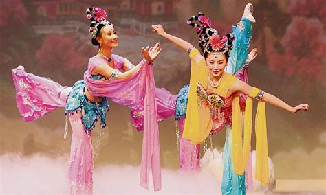 The traditional Chinese dance troupe China doesn’t want you to see | Chinese dance, Falun, Dance