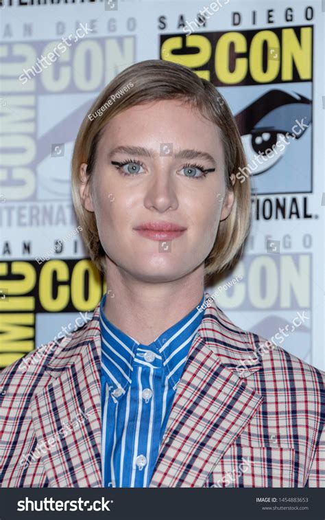 Mackenzie Davis Grace Attends 2019 Comiccon Stock Photo 1454883653 ...