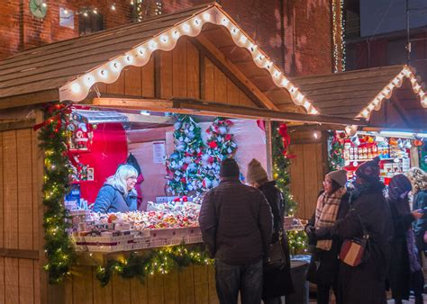 9 Things To Do At The Toronto Distillery District Christmas Market - enSquared♡Aired