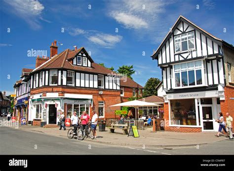 New forest brockenhurst village hi-res stock photography and images - Alamy