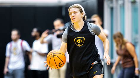 Iowa basketball's Molly Davis, Hannah Stuelke making early impressions