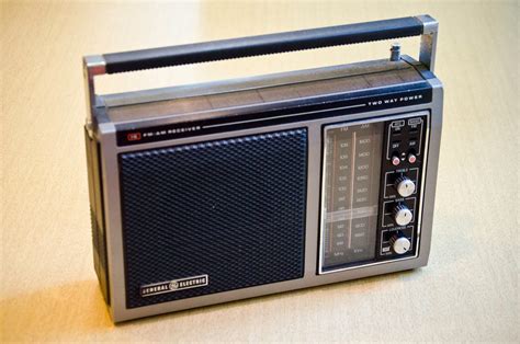 Vintage 1970s Portable AM FM Radio by General Electric