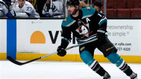 Injury-riddled Ryan Kesler releases statement on playing future ...