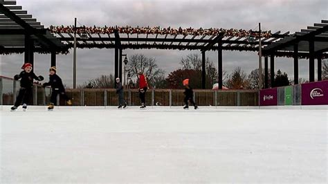 Ice skating lessons at Boardman mall