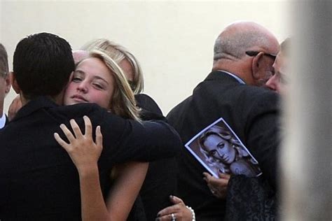 Reeva Steenkamp's funeral - Photo 8 - CBS News