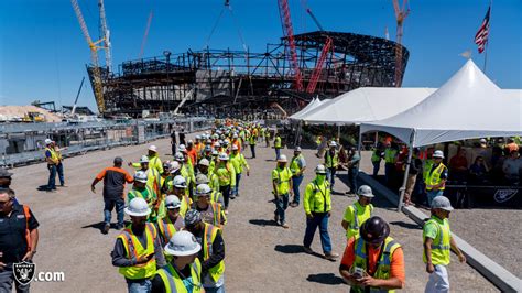 Raiders front office shows appreciation to Las Vegas Stadium ...