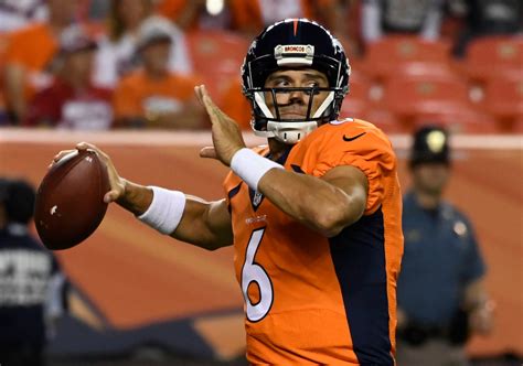 Mark Sanchez, quarterback, signs 1-year deal with Chicago Bears