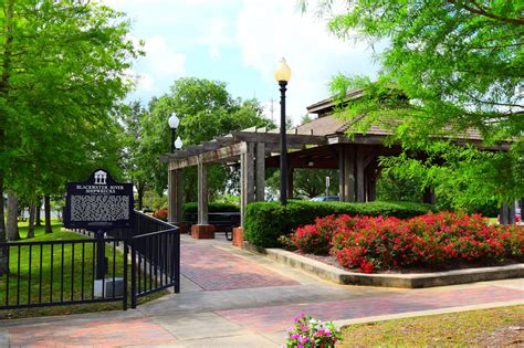 Photo Gallery • Riverwalk Park in downtown Milton