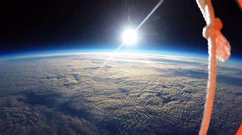 Students film breathtaking curvature of Earth using high-altitude ...